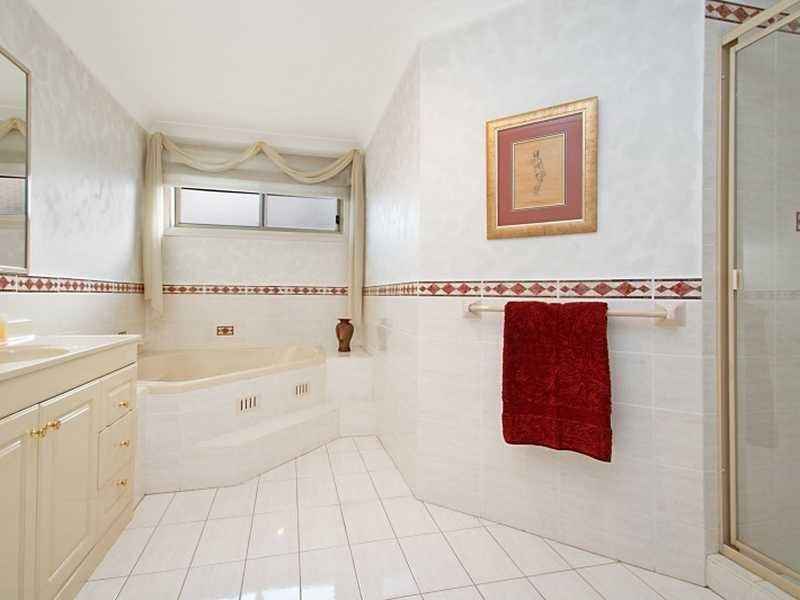 4 STRACHAN COURT, Kellyville NSW 2155