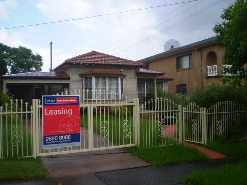 8 Housion Street, Westmead NSW 2145