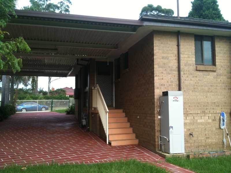 2 Kakada pl, Bossley Park NSW 2176