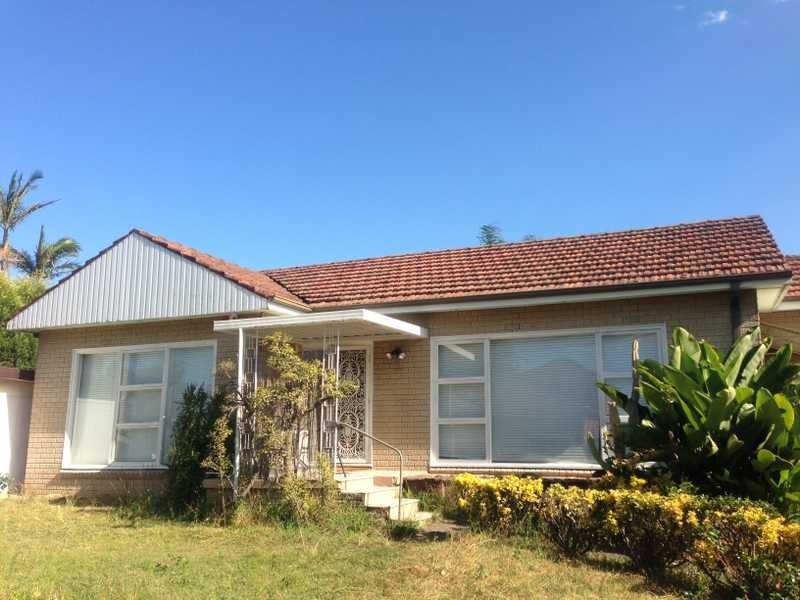 5 ILLAWONG CRESCENT, Greenacre NSW 2190