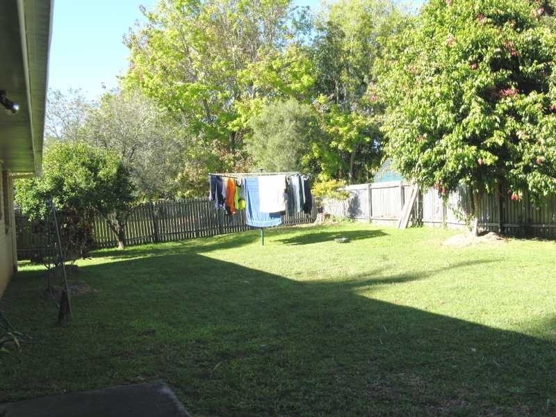 10 Coonawarra Court, Ocean Shores NSW 2483