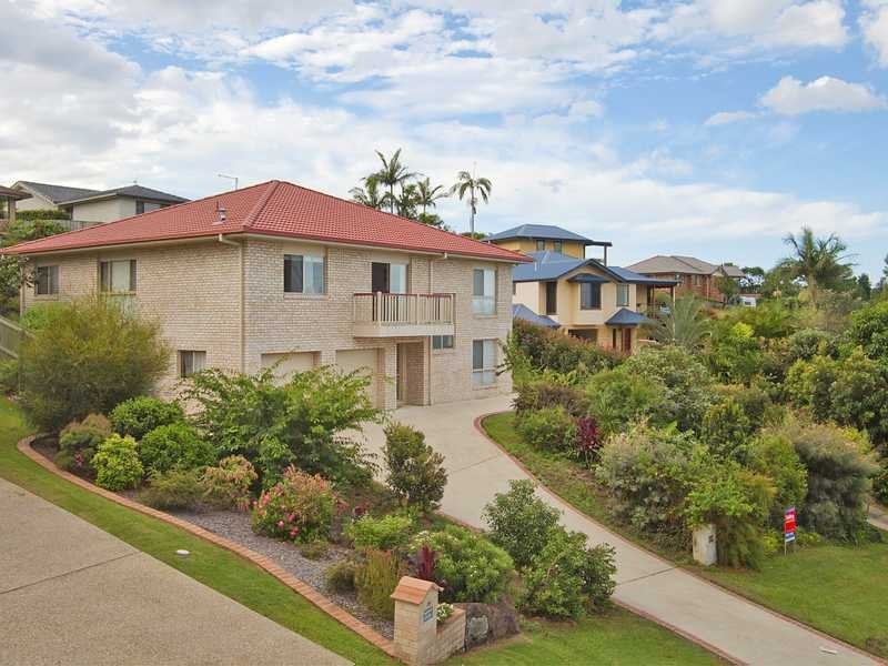 18 Goondooloo Drive, Ocean Shores NSW 2483