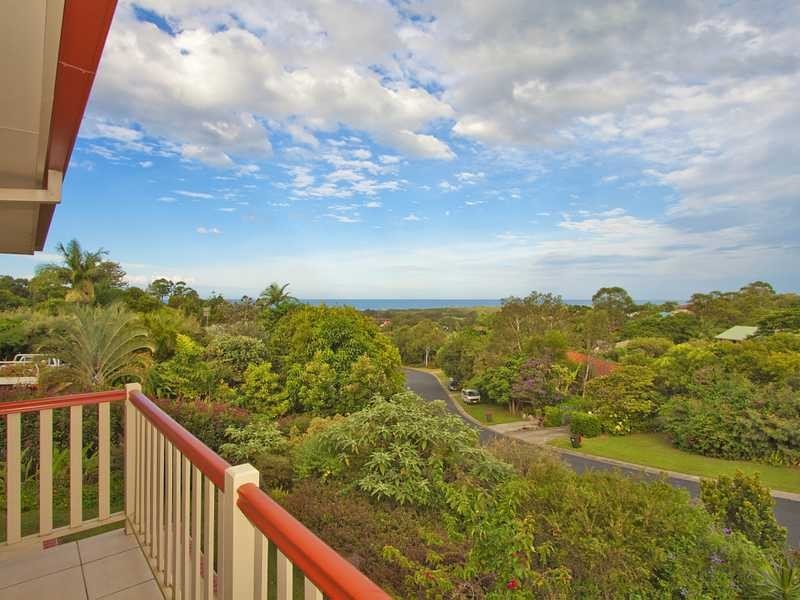 18 Goondooloo Drive, Ocean Shores NSW 2483