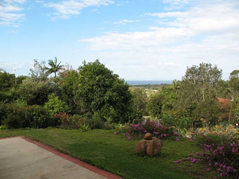 18 Goondooloo Drive, Ocean Shores NSW 2483