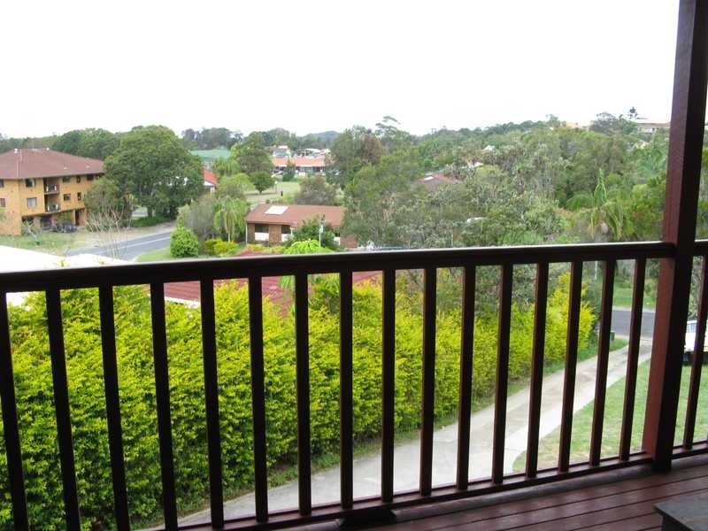 4 Goondooloo Drive, Ocean Shores NSW 2483