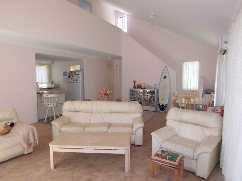 11 Walgooan Way, Ocean Shores NSW 2483