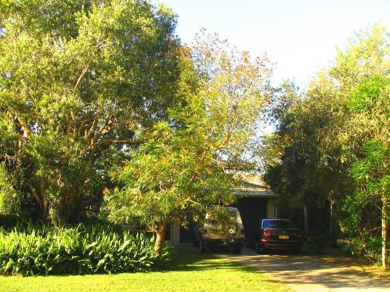 5 Berrimbillah Court, Ocean Shores NSW 2483