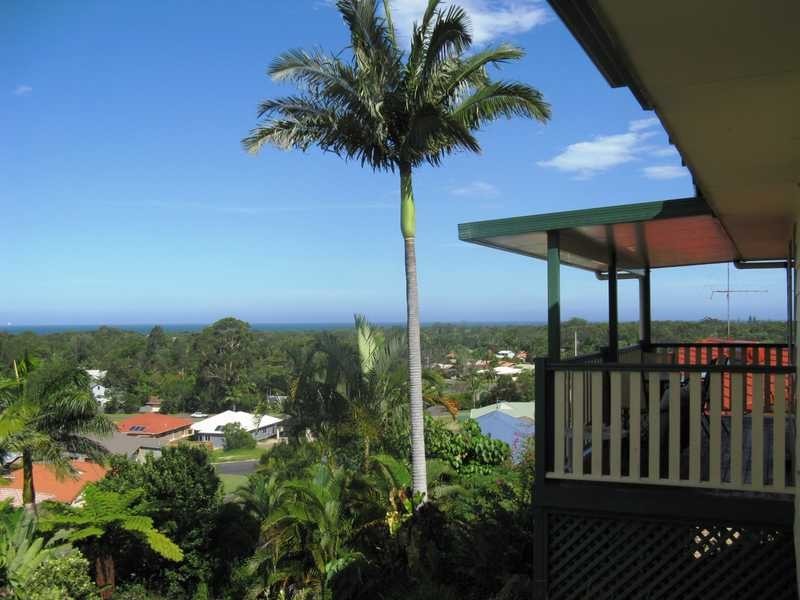 25 Banool Circuit, Ocean Shores NSW 2483