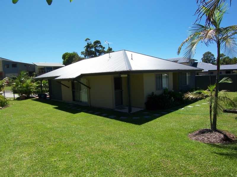 7 Palmer Avenue, Ocean Shores NSW 2483