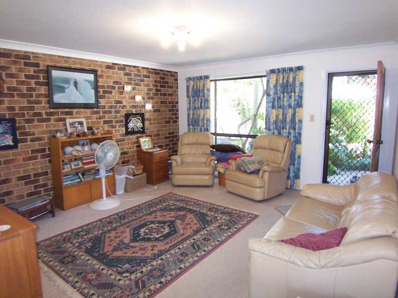 2/6 Durroon Court, Ocean Shores NSW 2483