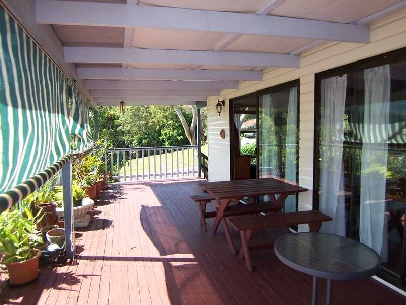 10 Rajah Road, Ocean Shores NSW 2483