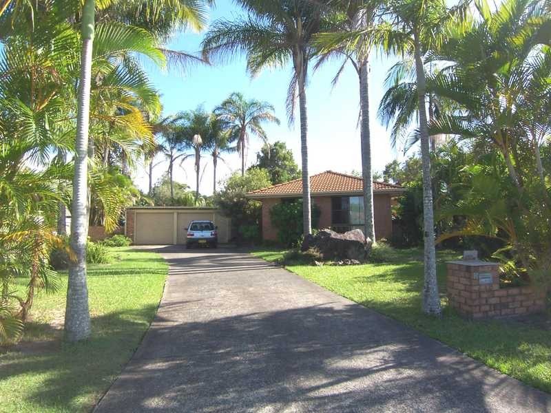 8 Natan Court, Ocean Shores NSW 2483