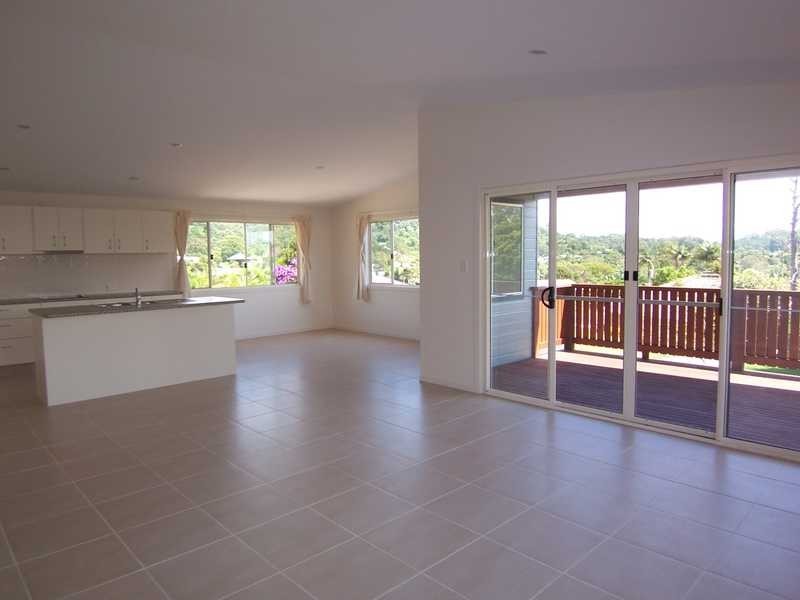 19B Coomburra Crescent, Ocean Shores NSW 2483