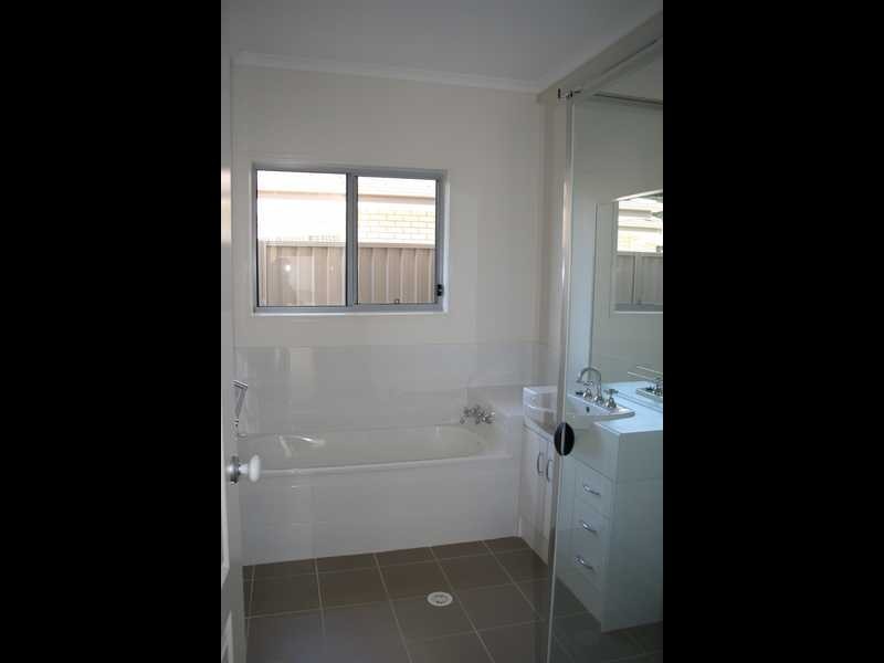 52A Rajah Road, Ocean Shores NSW 2483