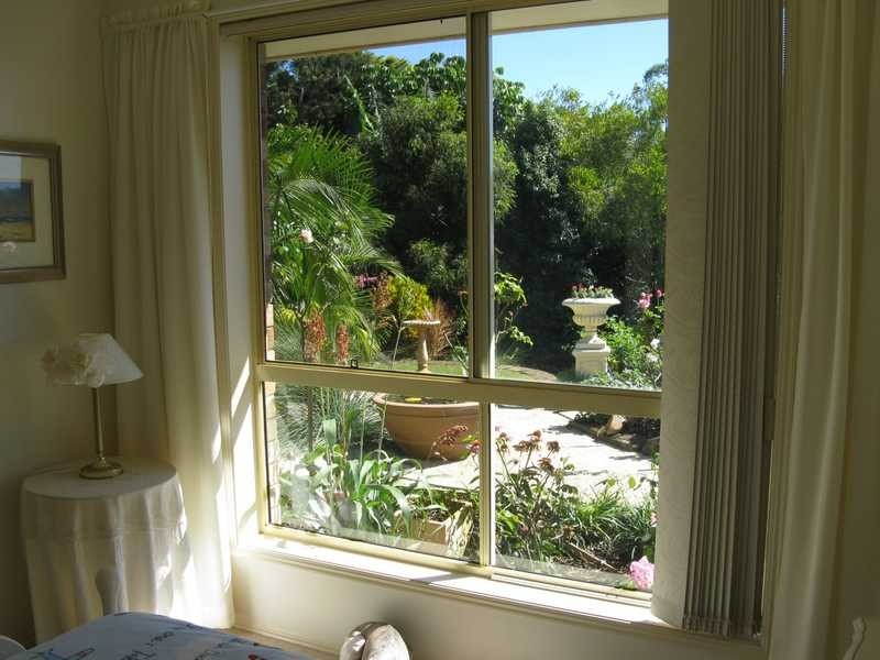 5 Wirruna Avenue, Ocean Shores NSW 2483