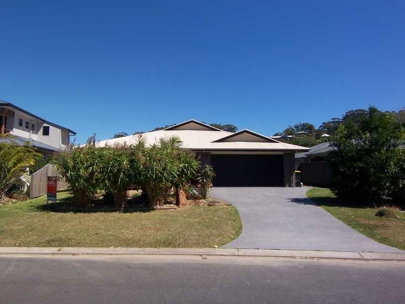 5 Palmer Avenue, Ocean Shores NSW 2483