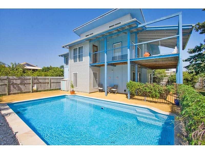 32 Mia Court, Ocean Shores NSW 2483