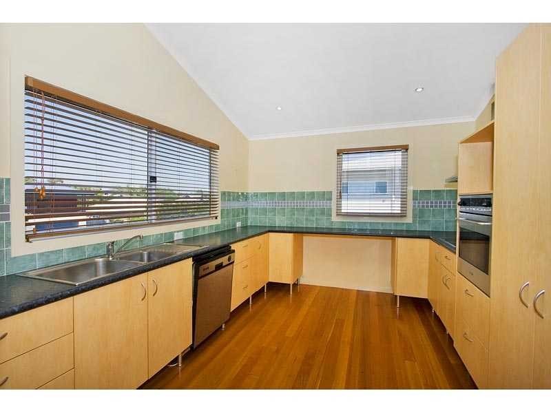 32 Mia Court, Ocean Shores NSW 2483