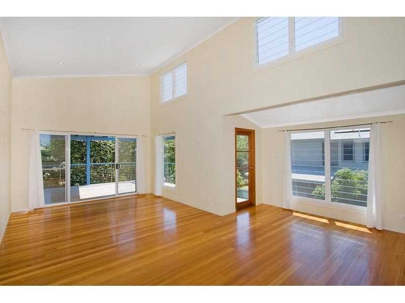 32 Mia Court, Ocean Shores NSW 2483