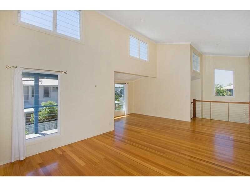 32 Mia Court, Ocean Shores NSW 2483