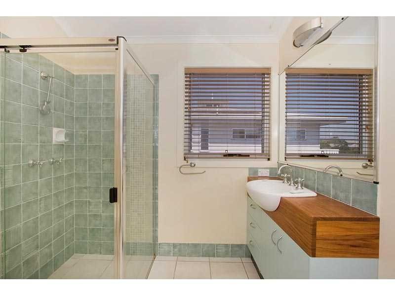 32 Mia Court, Ocean Shores NSW 2483