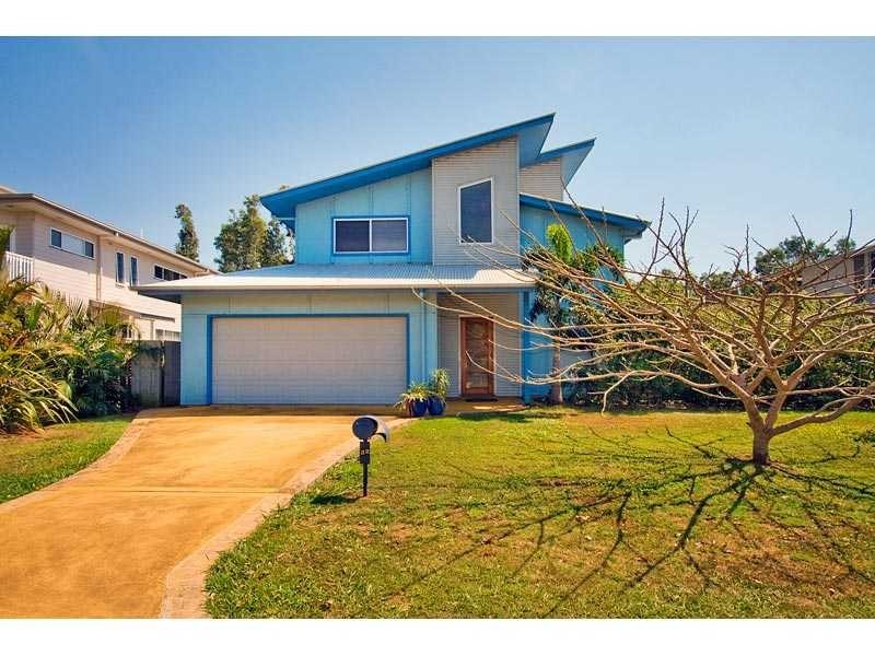 32 Mia Court, Ocean Shores NSW 2483