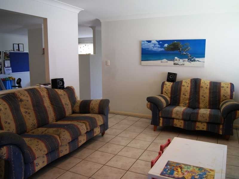 5 Eloura Court, Ocean Shores NSW 2483