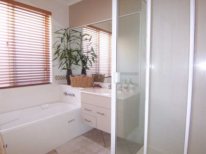 30 Natan Court, Ocean Shores NSW 2483