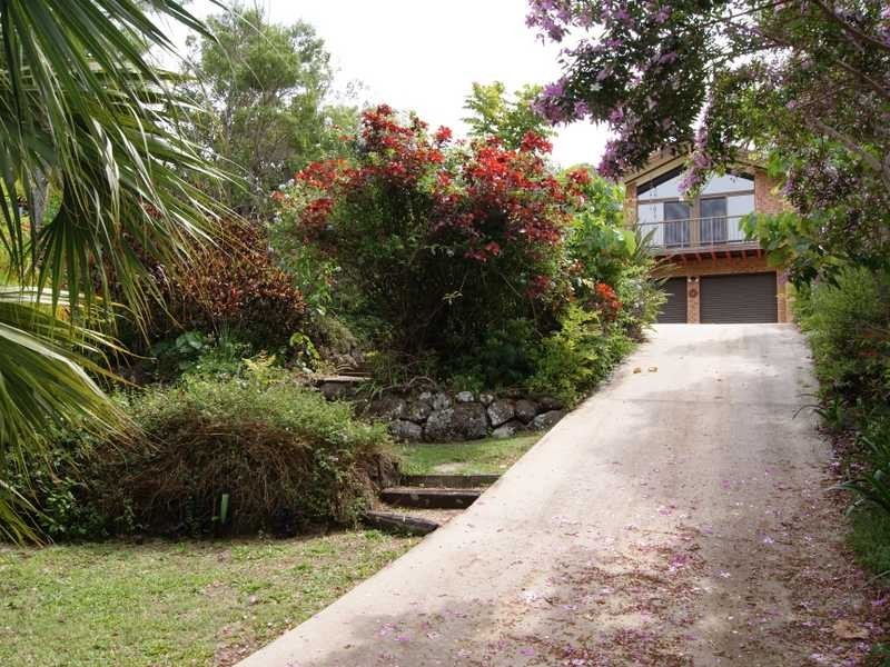 14 Walgooan Way, Ocean Shores NSW 2483