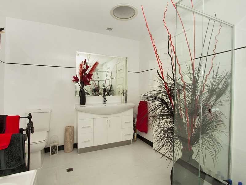 24 Berrimbillah Court, Ocean Shores NSW 2483