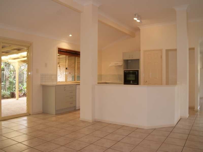 5 Eloura Court, Ocean Shores NSW 2483