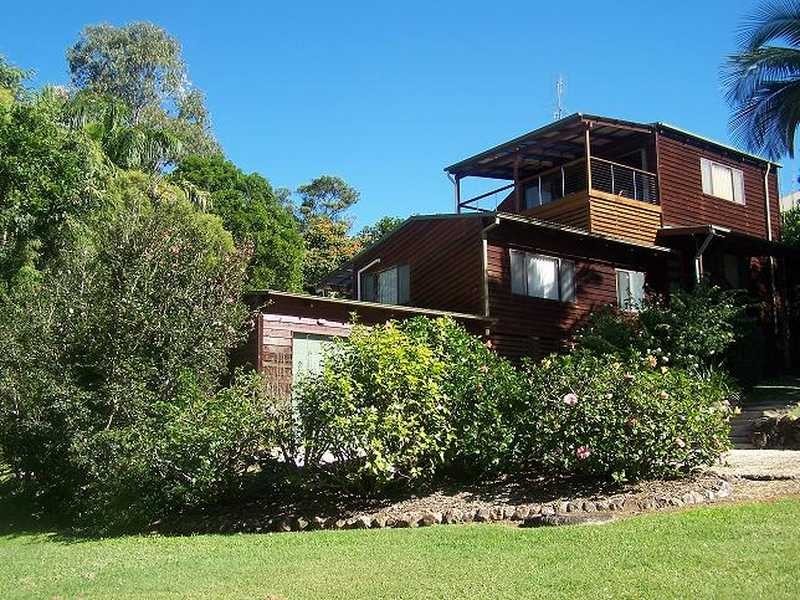 11 Goondooloo Drive, Ocean Shores NSW 2483