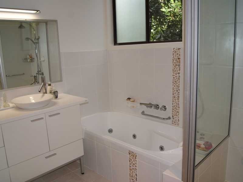 11 Goondooloo Drive, Ocean Shores NSW 2483