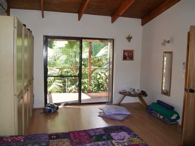 11 Goondooloo Drive, Ocean Shores NSW 2483