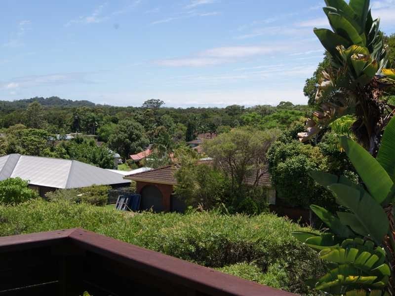 9 Gibingbell Close, Ocean Shores NSW 2483