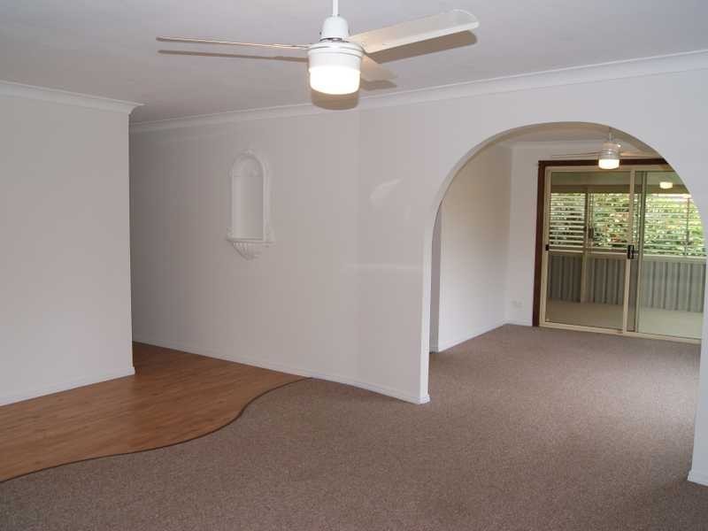 1 Coonawarra Court, Ocean Shores NSW 2483