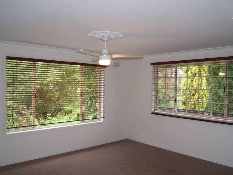 1 Coonawarra Court, Ocean Shores NSW 2483