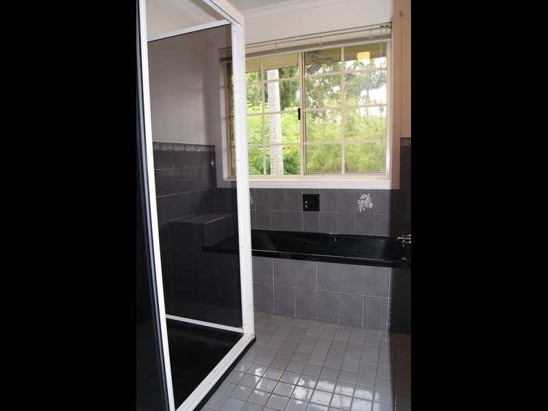 1 Coonawarra Court, Ocean Shores NSW 2483