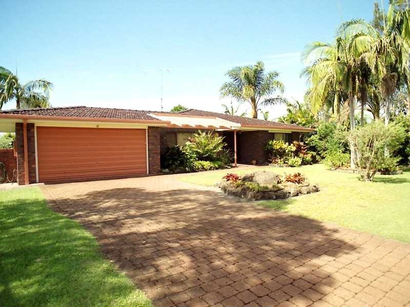 17 Berrimbillah Court, Ocean Shores NSW 2483