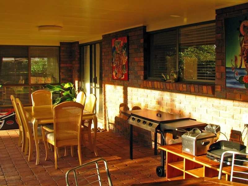 17 Berrimbillah Court, Ocean Shores NSW 2483