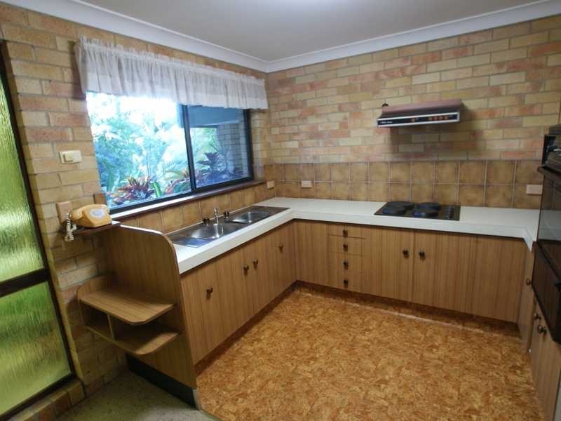 15 Yamble Drive, Ocean Shores NSW 2483