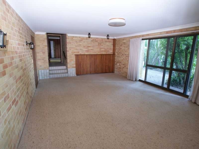 15 Yamble Drive, Ocean Shores NSW 2483