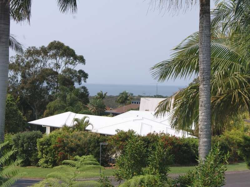 2 Wirruna Avenue, Ocean Shores NSW 2483