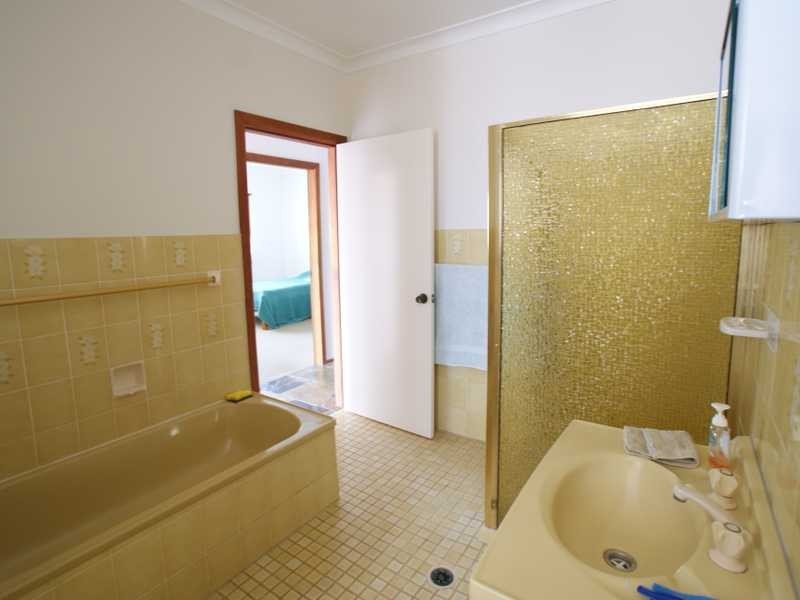 2 Wirruna Avenue, Ocean Shores NSW 2483