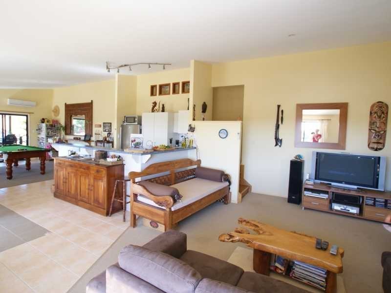 25 Coomburra Crescent, Ocean Shores NSW 2483