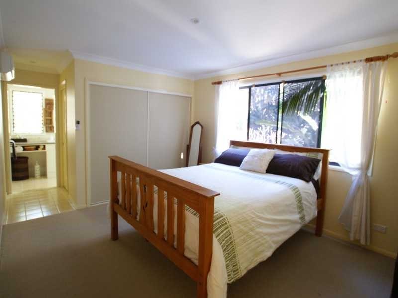 25 Coomburra Crescent, Ocean Shores NSW 2483