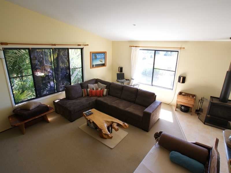 25 Coomburra Crescent, Ocean Shores NSW 2483