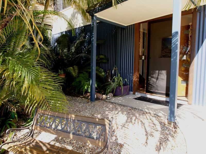 25 Coomburra Crescent, Ocean Shores NSW 2483