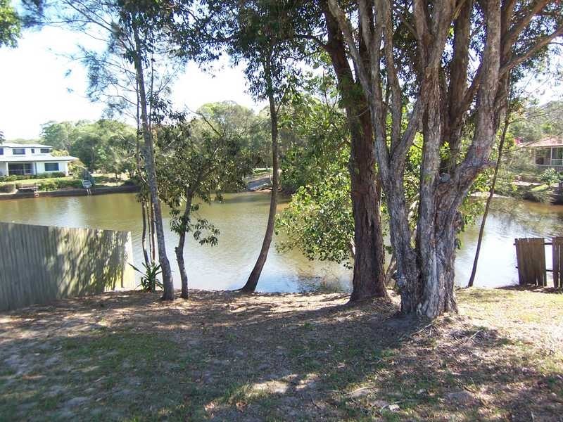 27 Natan Court, Ocean Shores NSW 2483