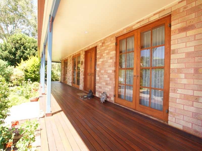 33 Coomburra Crescent, Ocean Shores NSW 2483